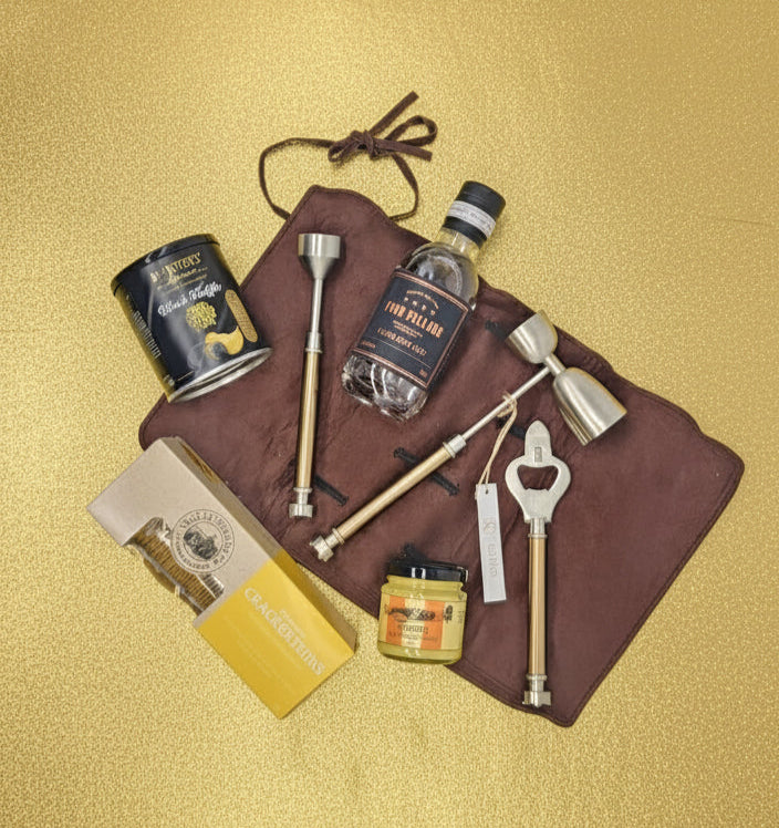 Cocktail Kit with Gin & Nibbles Mini Hamper